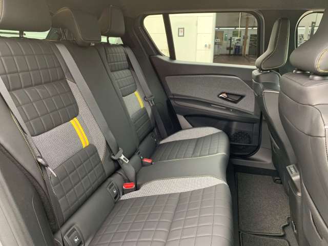 Fahrzeugbild eines Renault 4 E-TECH