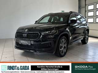 Schräge Frontansicht auf einen Skoda Kodiaq , freigestellt