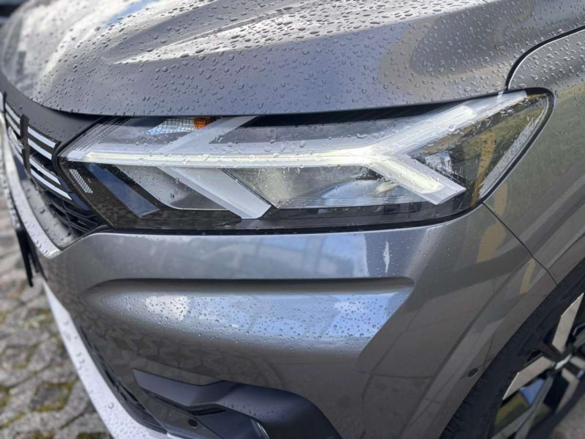 Fahrzeugbild eines Dacia Sandero