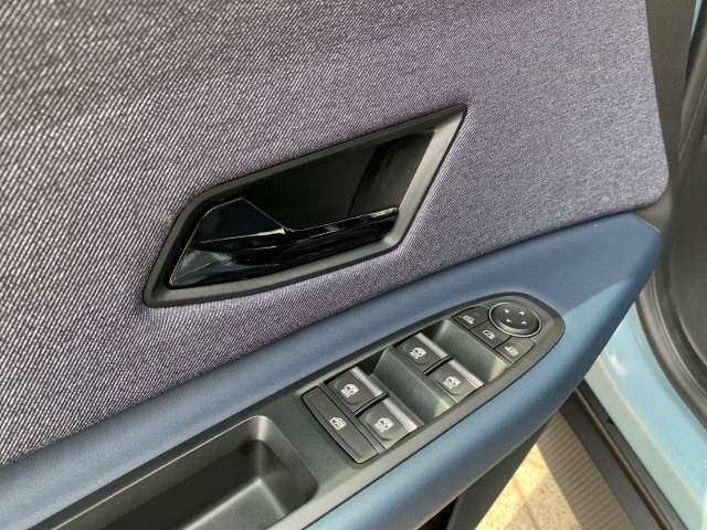 Fahrzeugbild eines Renault 4 E-TECH