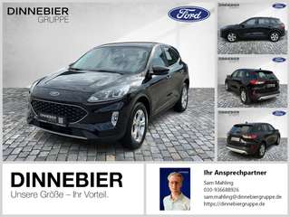 Schräge Frontansicht auf einen Ford Kuga , freigestellt
