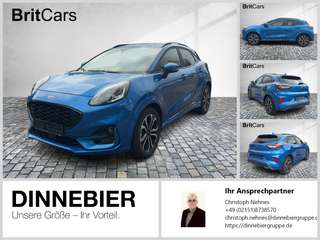 Schräge Frontansicht auf einen Ford Puma , freigestellt