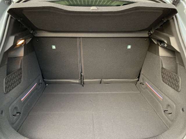 Fahrzeugbild eines Renault 4 E-TECH