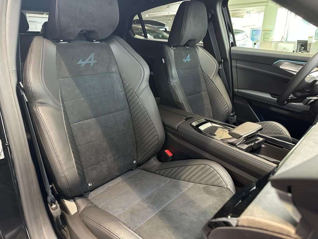 Fahrzeugbild eines Renault Rafale