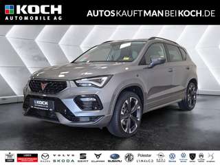 Schräge Frontansicht auf einen CUPRA Ateca , freigestellt