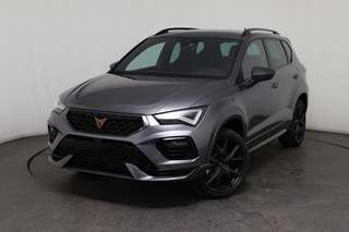 Schräge Frontansicht auf einen CUPRA Ateca , freigestellt