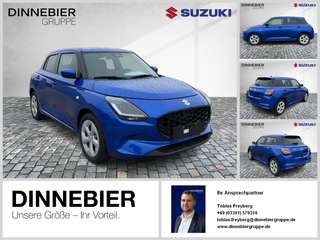 Schräge Frontansicht auf einen Suzuki Swift , freigestellt