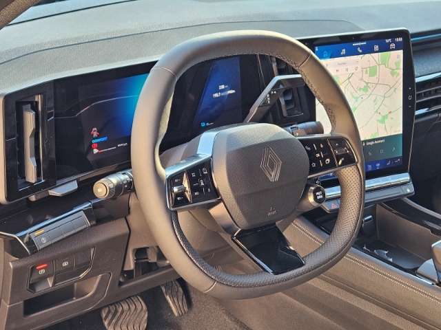 Fahrzeugbild eines Renault Rafale