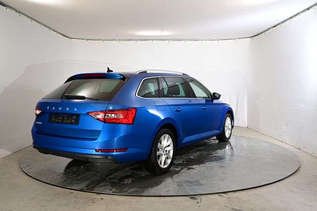 Fahrzeugbild eines Skoda Superb