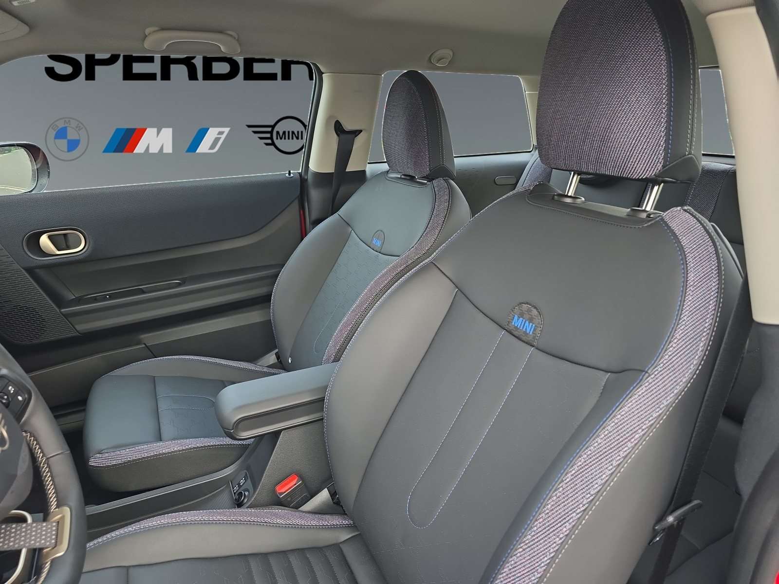 Fahrzeugbild eines MINI COOPER