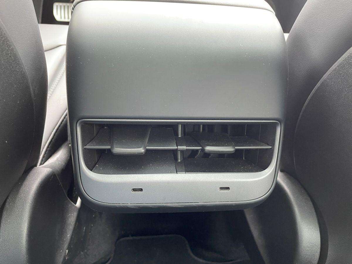 Fahrzeugbild eines TESLA Model Y