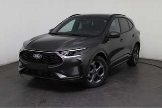 Schräge Frontansicht auf einen Ford Kuga , freigestellt