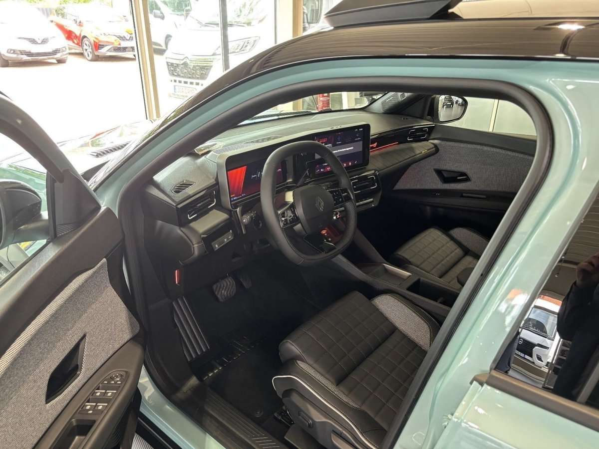 Fahrzeugbild eines Renault 4 E-TECH