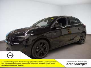 Schräge Frontansicht auf einen Opel Corsa , freigestellt