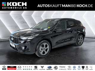 Schräge Frontansicht auf einen Ford Kuga , freigestellt