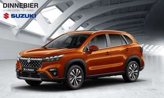 Schräge Frontansicht auf einen Suzuki S-Cross , freigestellt