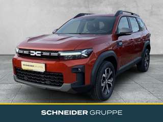 Schräge Frontansicht auf einen Dacia Bigster , freigestellt