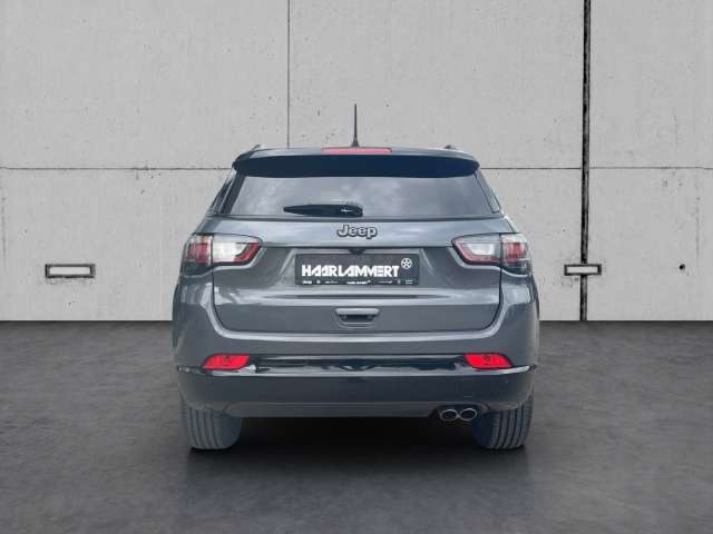 Fahrzeugbild eines Jeep Compass