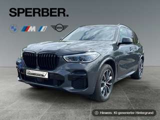 Schräge Frontansicht auf einen BMW X5 , freigestellt
