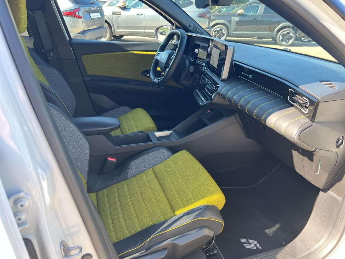 Fahrzeugbild eines Renault 5 E-TECH