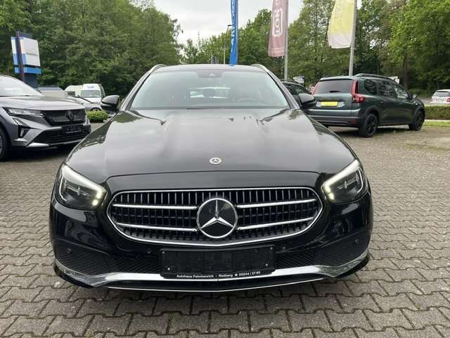 Fahrzeugbild eines Mercedes-Benz E-Klasse