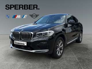 Schräge Frontansicht auf einen BMW X4 , freigestellt