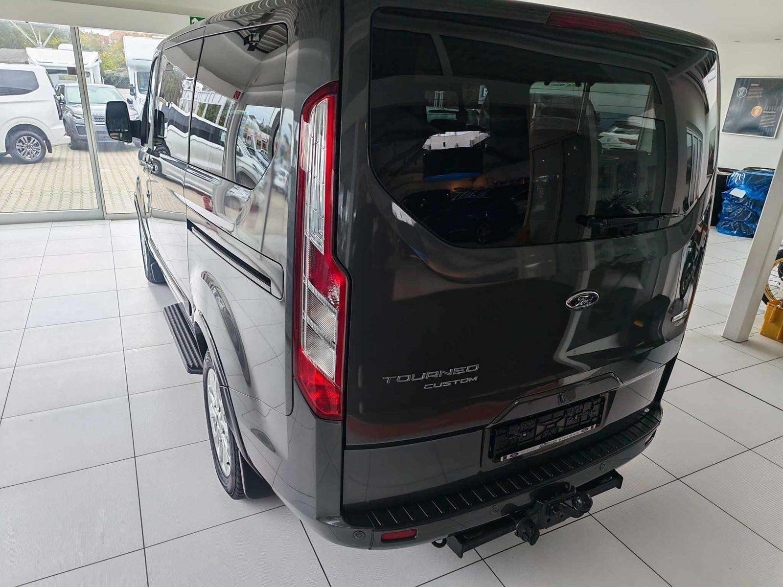 Fahrzeugbild eines Ford Tourneo Custom