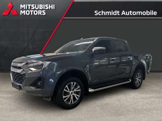 Schräge Frontansicht auf einen Isuzu D-MAX , freigestellt