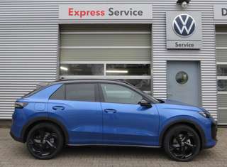 Schräge Frontansicht auf einen Volkswagen T-Roc , freigestellt