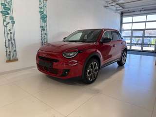 Schräge Frontansicht auf einen Fiat 600 , freigestellt