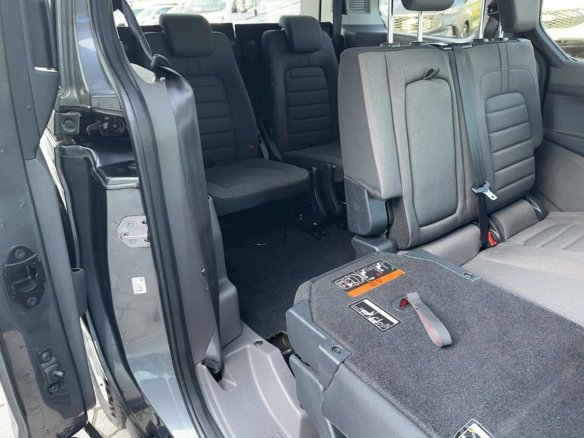 Fahrzeugbild eines Ford Grand Tourneo