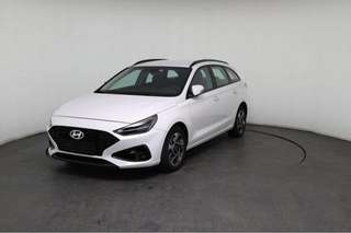 Schräge Frontansicht auf einen Hyundai i30 , freigestellt