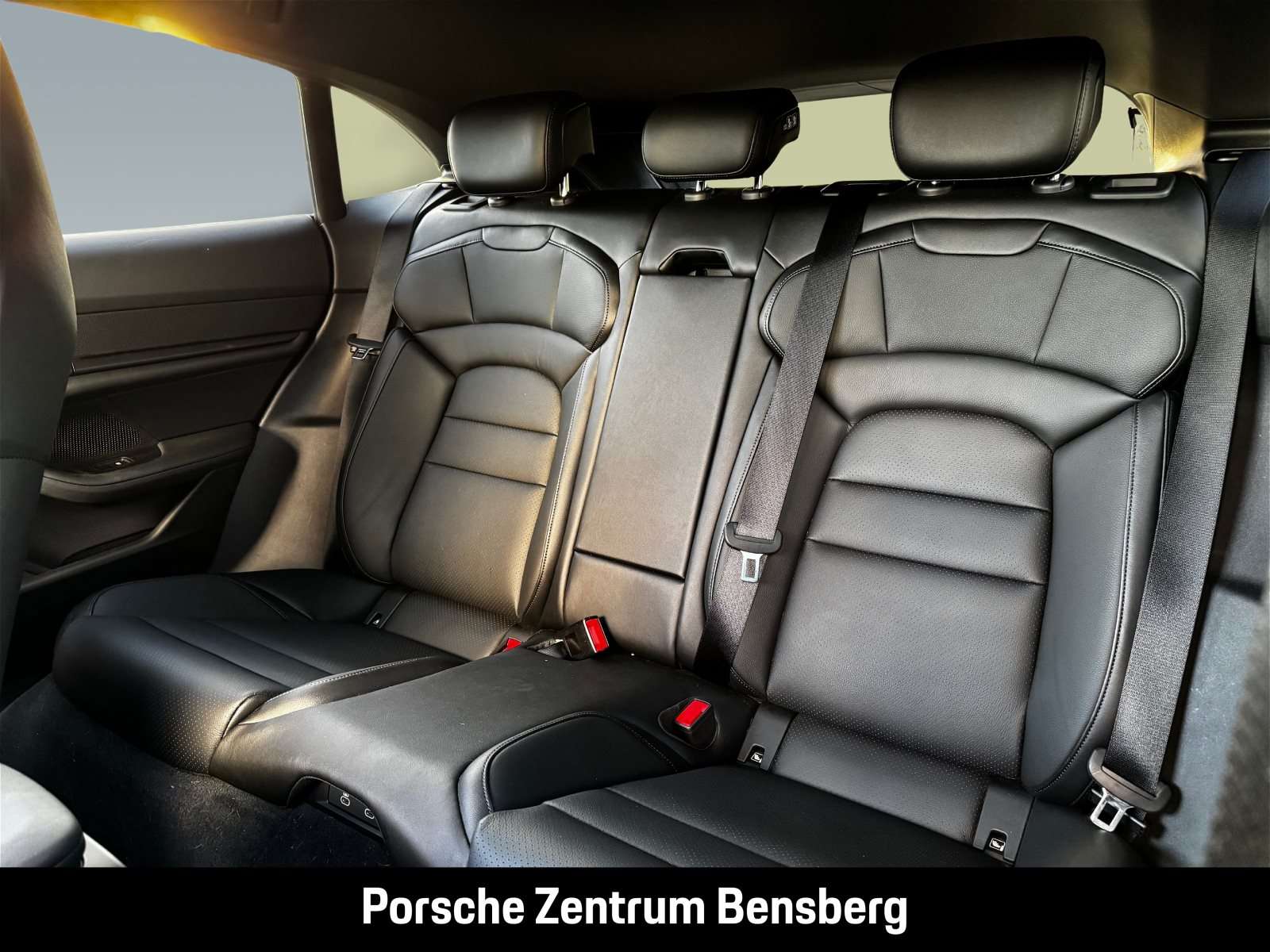 Fahrzeugbild eines Porsche Taycan