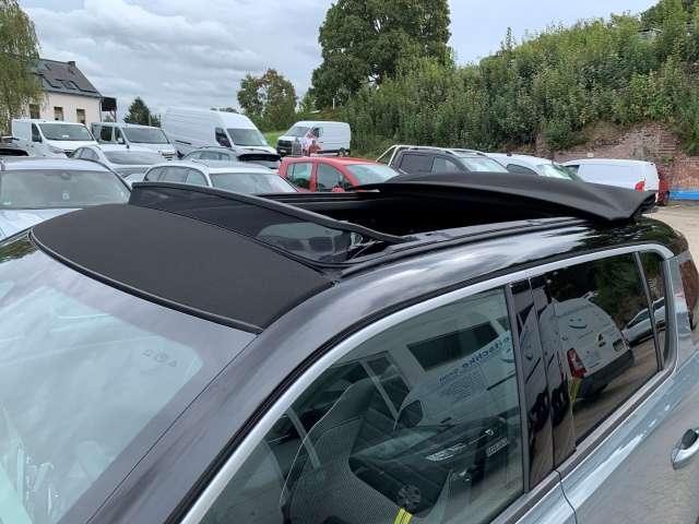 Fahrzeugbild eines Renault 4 E-TECH