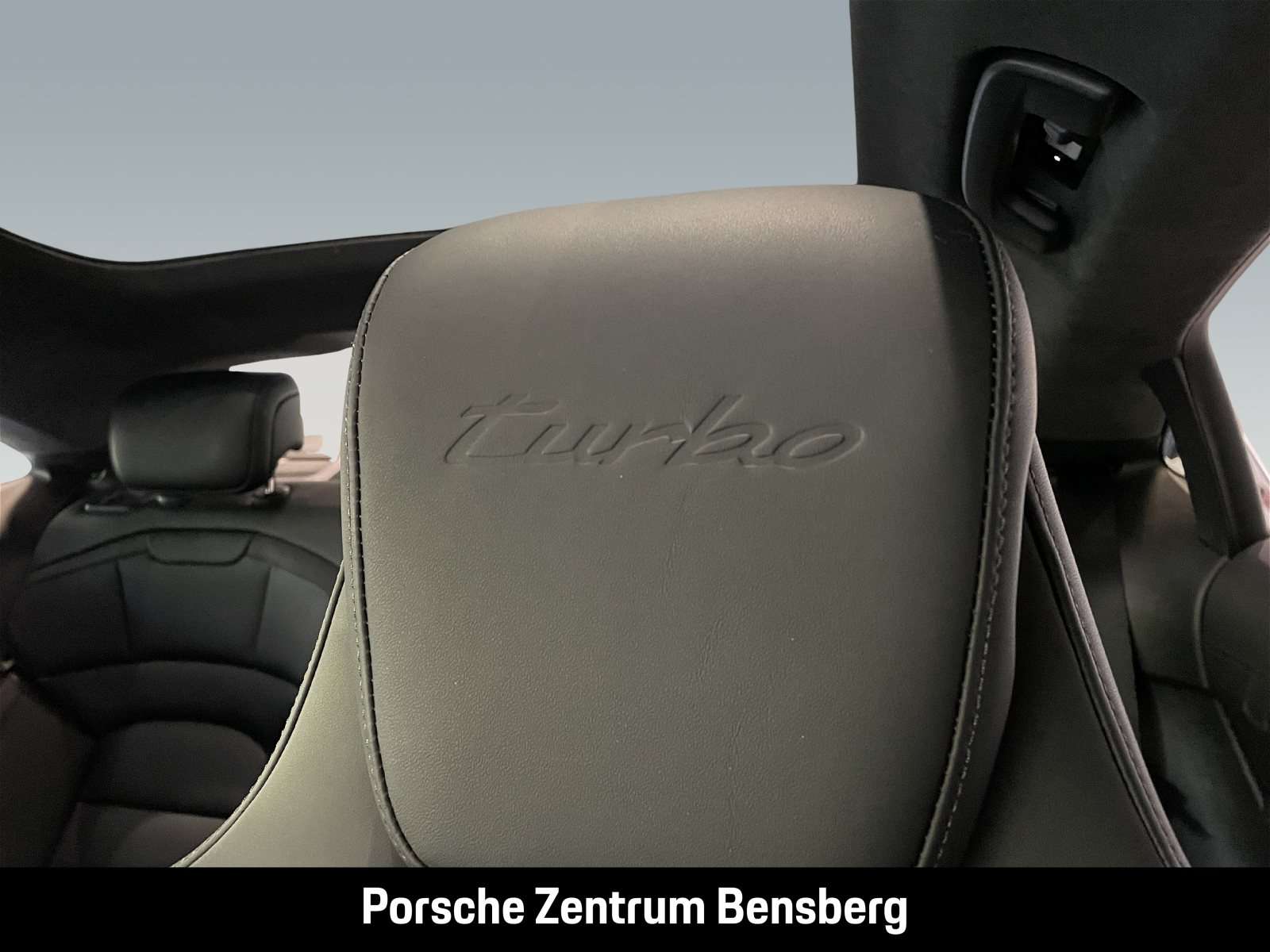 Fahrzeugbild eines Porsche Taycan