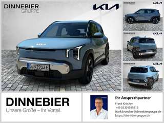Schräge Frontansicht auf einen Kia EV2 , freigestellt
