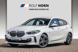 Schräge Frontansicht auf einen BMW 1er-Reihe , freigestellt