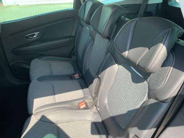 Fahrzeugbild eines Renault Grand Scénic