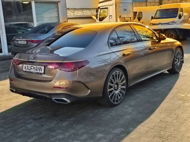 Fahrzeugbild eines Mercedes-Benz E-Klasse