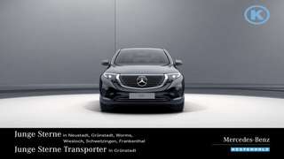 Schräge Frontansicht auf einen Mercedes-Benz EQC , freigestellt