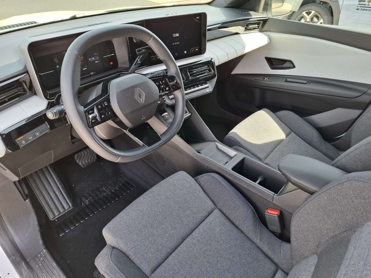 Fahrzeugbild eines Renault 4 E-TECH