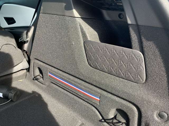 Fahrzeugbild eines Renault 4 E-TECH