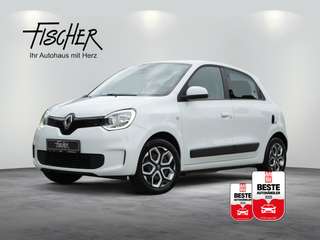 Schräge Frontansicht auf einen Renault Twingo , freigestellt