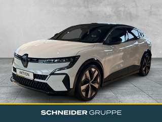 Schräge Frontansicht auf einen Renault Megane E-TECH , freigestellt