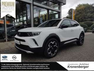 Schräge Frontansicht auf einen Opel Mokka , freigestellt