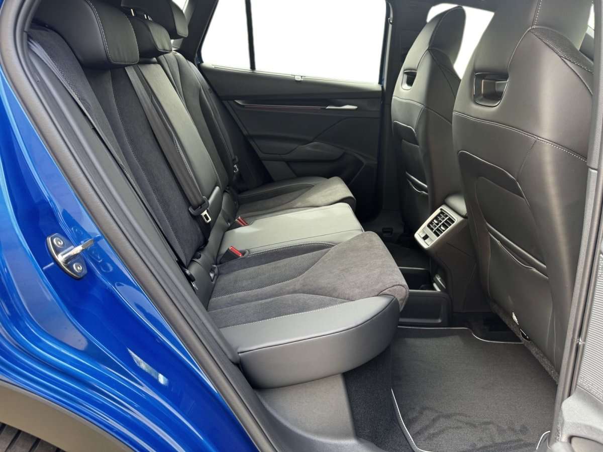 Fahrzeugbild eines Skoda ELROQ