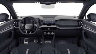 Schräge Frontansicht auf einen Skoda Kodiaq , freigestellt