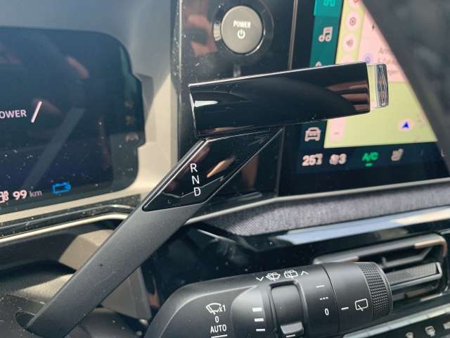 Fahrzeugbild eines Renault 4 E-TECH