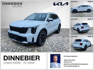 Schräge Frontansicht auf einen Kia Sorento , freigestellt