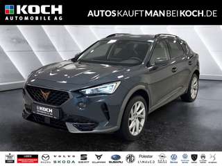 Schräge Frontansicht auf einen CUPRA Formentor , freigestellt